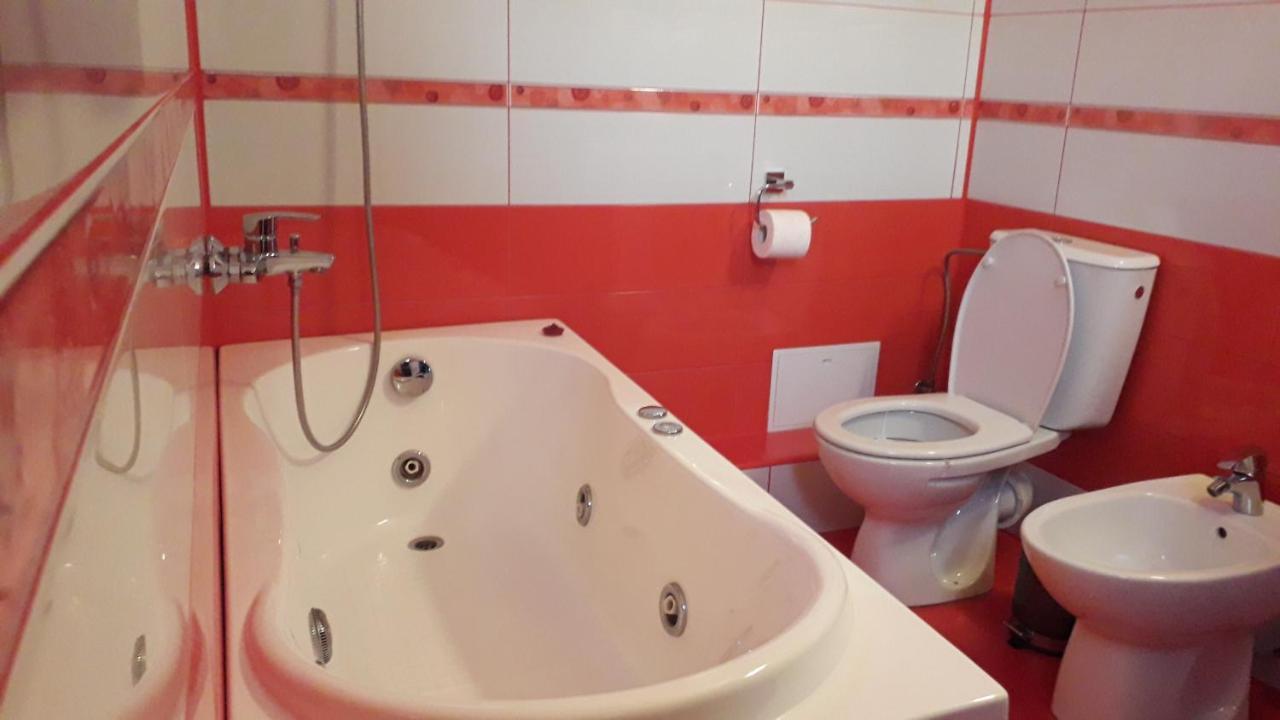 Liz Residence Piteşti Kültér fotó