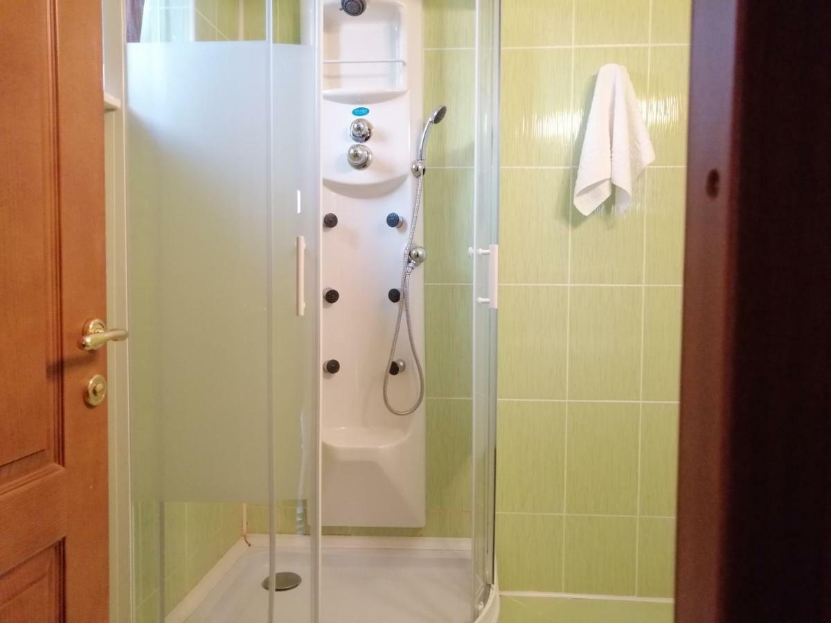 Liz Residence Piteşti Szoba fotó