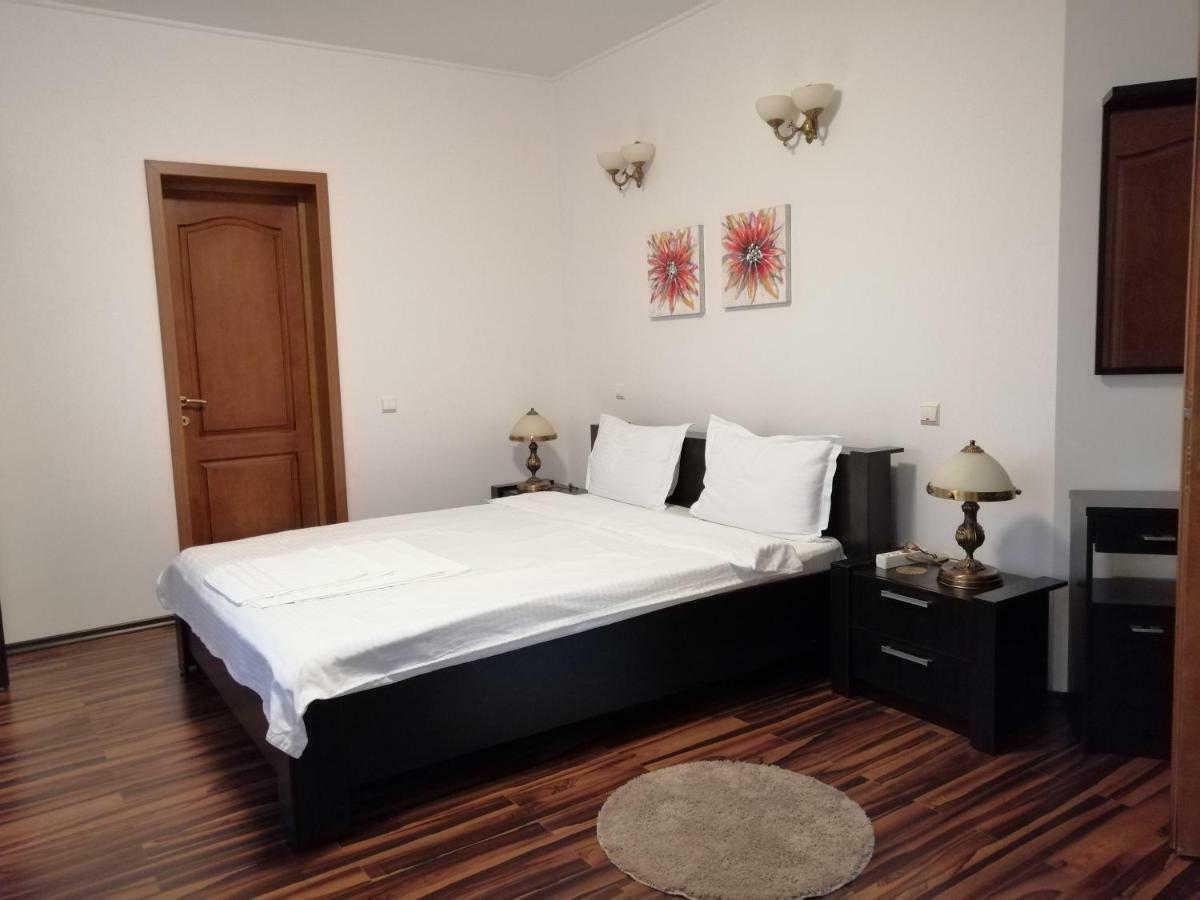 Liz Residence Piteşti Szoba fotó